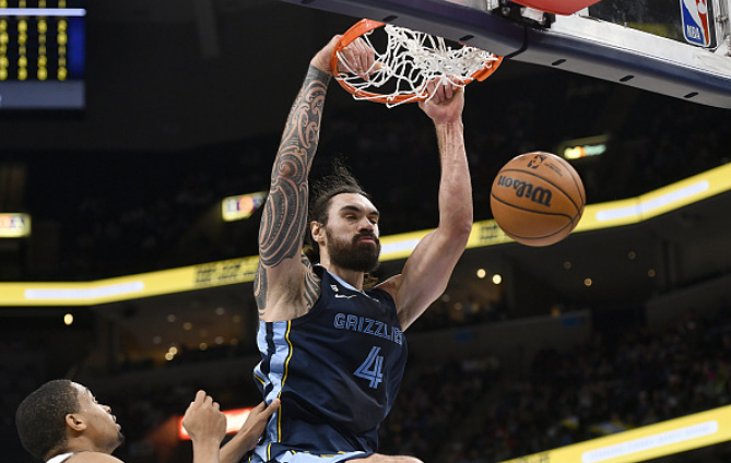  莫兰特暴力扣篮引爆全场，灰熊狂胜马刺斩获五连胜  